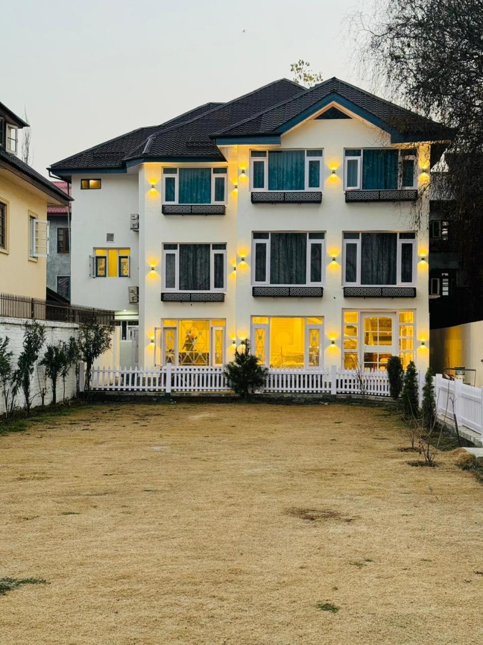 De Elaaf The Luxury Stay Srīnagar Exteriör bild