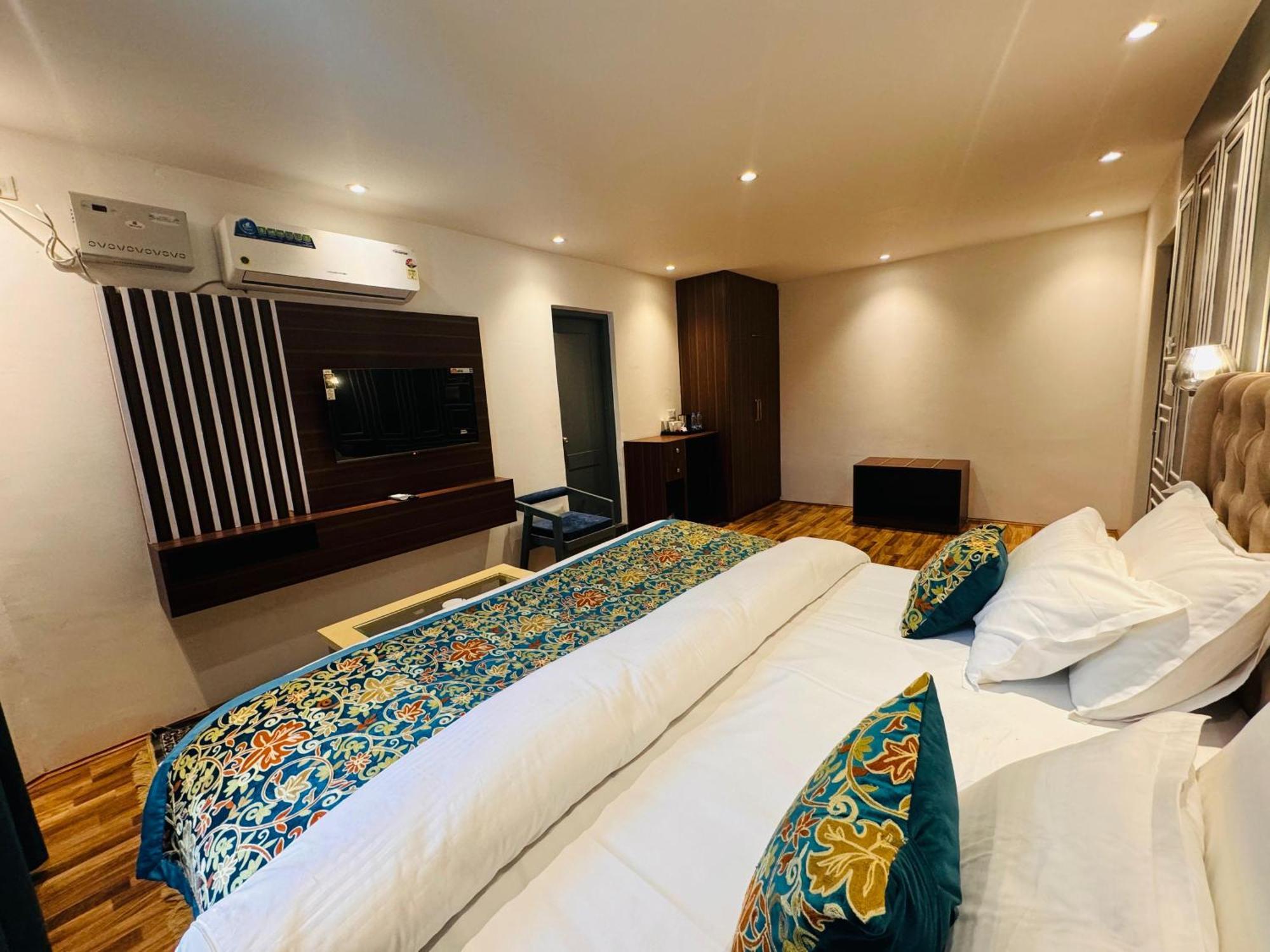 De Elaaf The Luxury Stay Srīnagar Exteriör bild